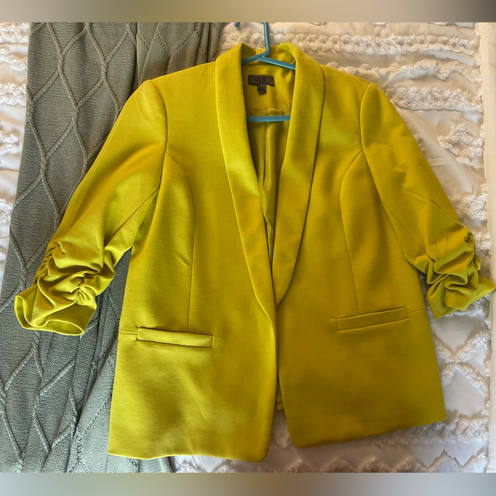 Yellow blazer